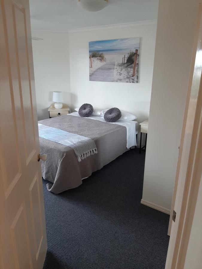 Alexander Beachfront Aparthotel Hervey Bay